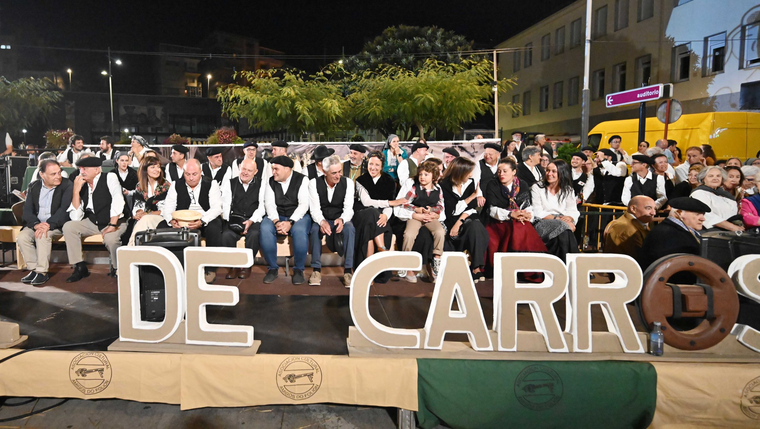 O Folión de Carros, exemplo de aliar traballos e festa, enxalza o escritor Xosé Miranda Ruíz no pregón das Festas de Chantada
